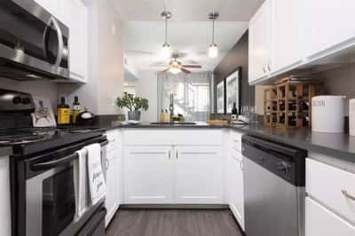 Charming 1 bed / 1 bath with great character! 860 Sq Feet 1