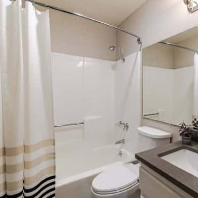 Light-Filled Rooms, Spacious Layout 8