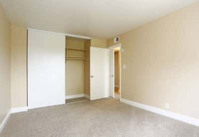Emergency maintenance, Pet friendly, Swimming pool 2