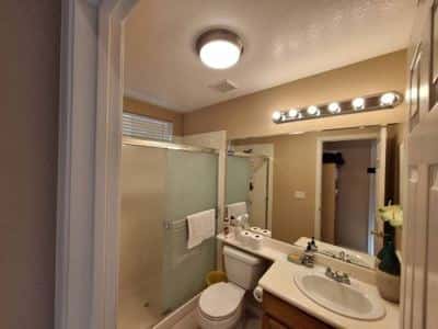 Fully furnished private bedroom in a safe quiet neighborhood拎包入住 2