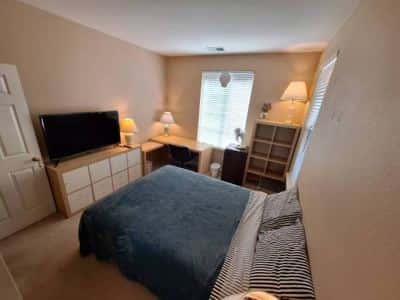 Fully furnished private bedroom in a safe quiet neighborhood拎包入住 4