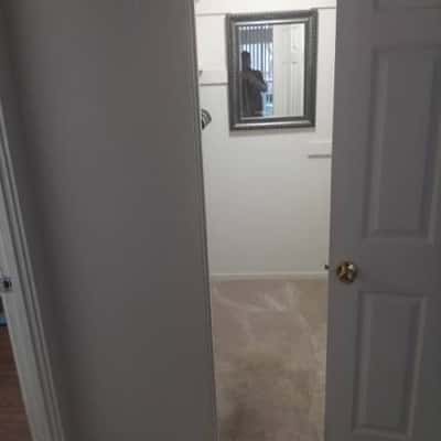 Live in caregiver**private master bedroom, bath, use of living rm kit 6