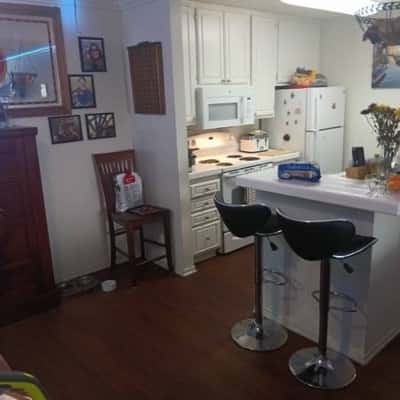 Live in caregiver**private master bedroom, bath, use of living rm kit 2
