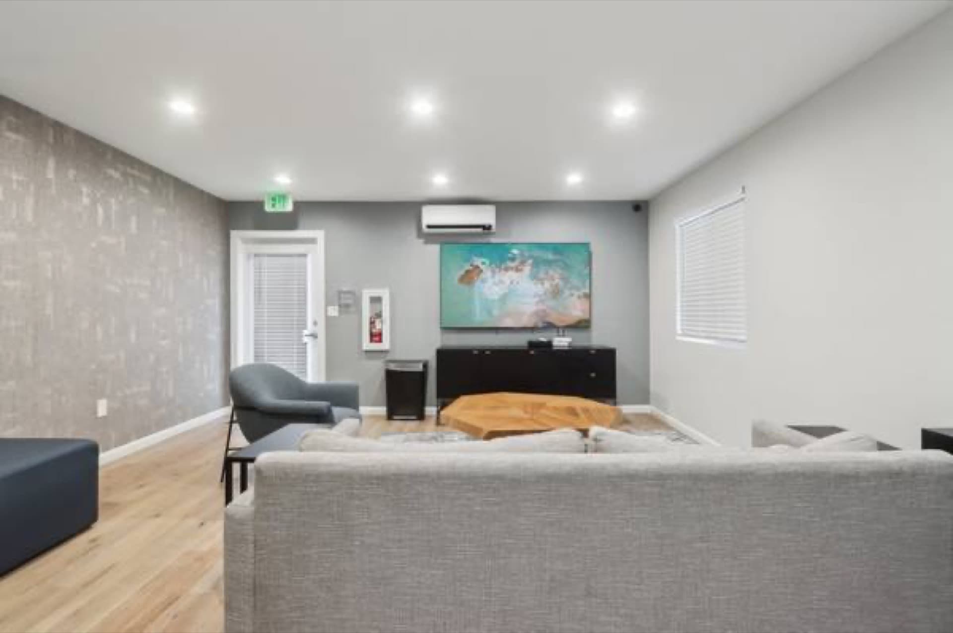 Large Patio/Balcony, Swimming pool, Cable Ready 2