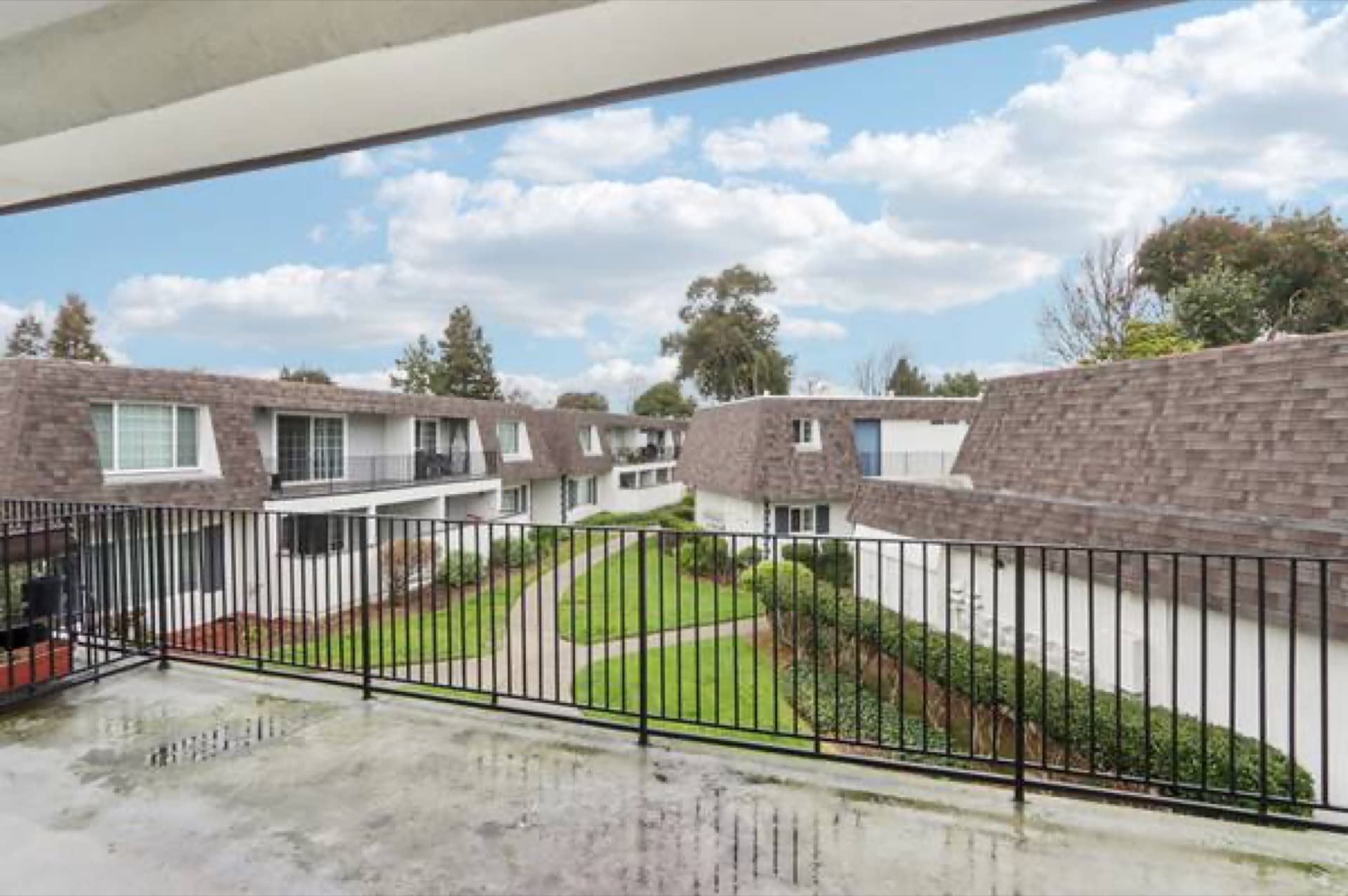 Large Patio/Balcony, Swimming pool, Cable Ready 1