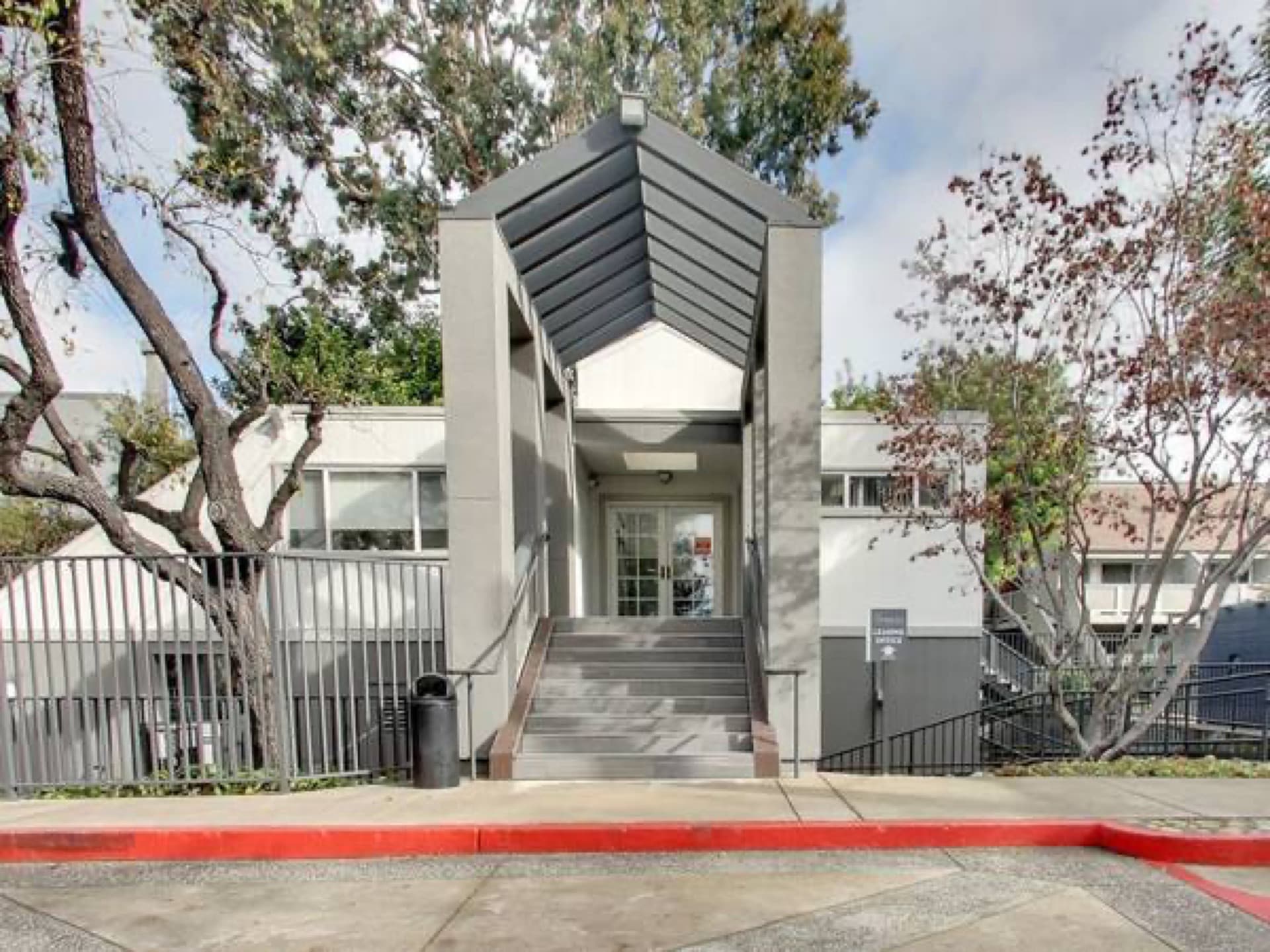 BALCONY/ PATIO, NEAR HIGHWAY AND BUS ROUTES, SPACIOUS CLOSETS 3