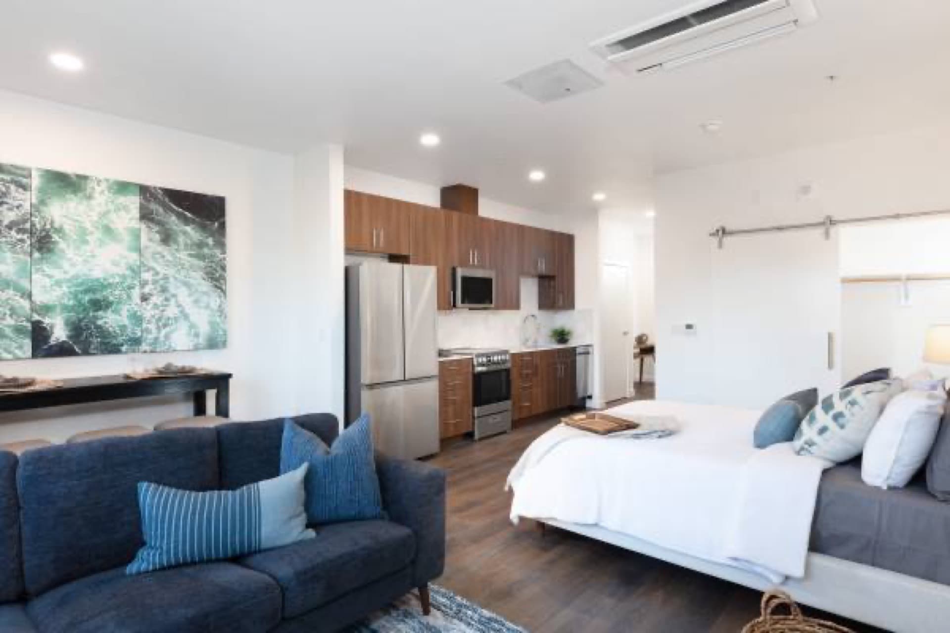 Private Balcony, Window Treatments, Dishwasher 3
