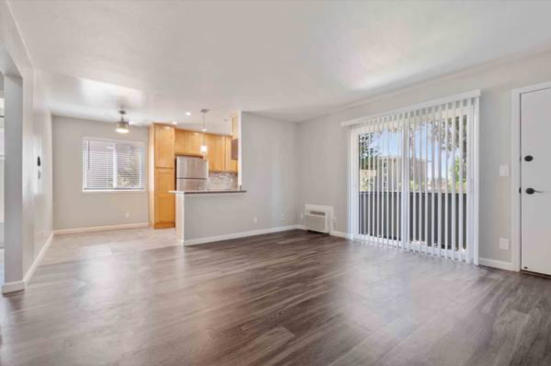 2/bd, Efficient Appliances, High Speed Internet Access 3
