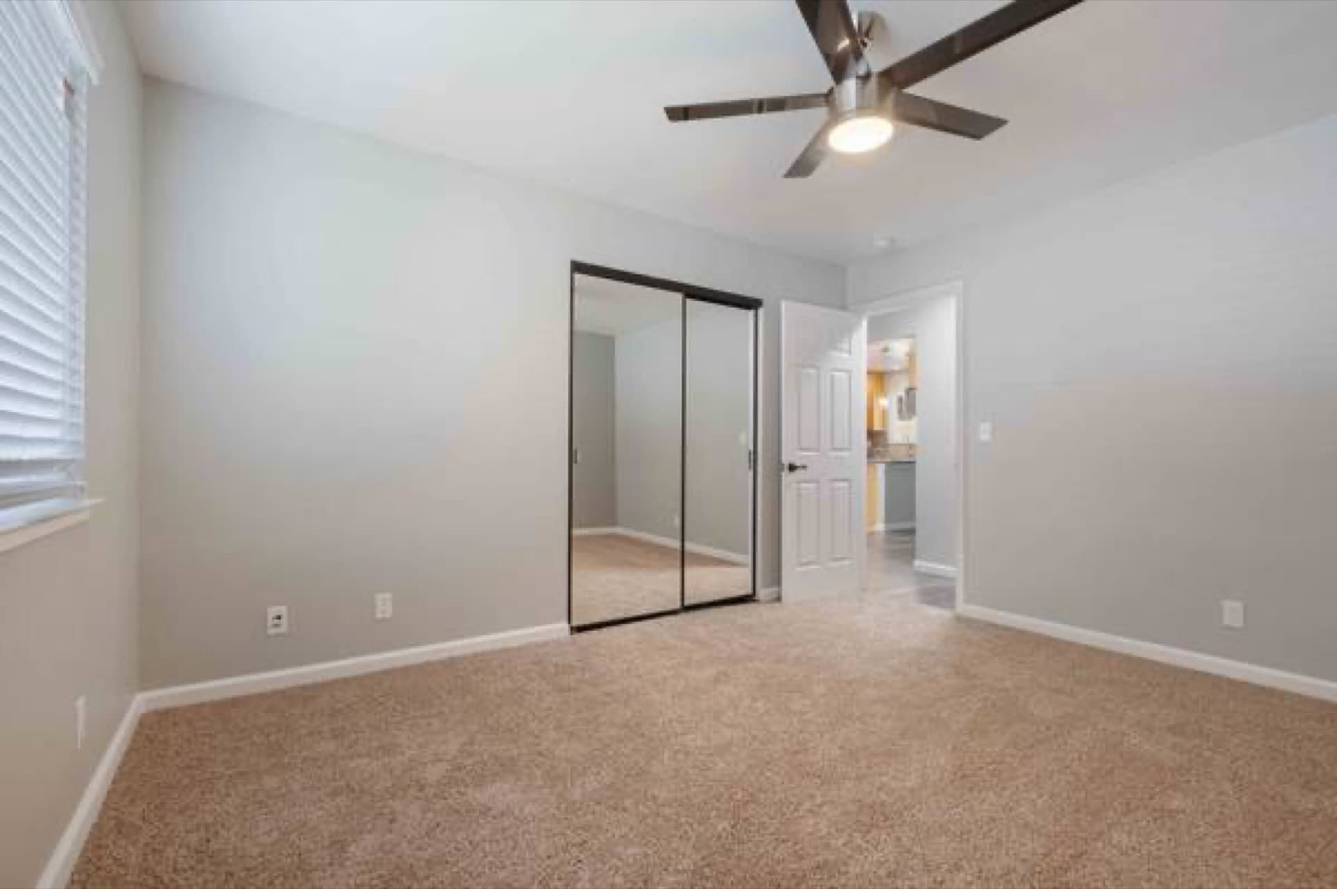 2/bd, Efficient Appliances, High Speed Internet Access 2