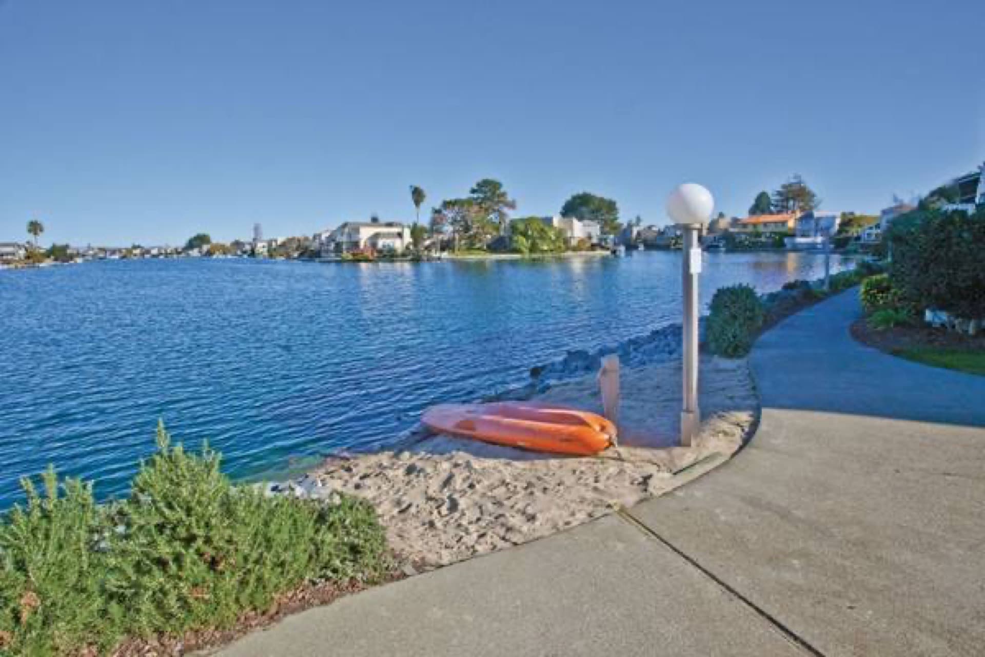 Walk-In Closets, Parking Type: Multiple, 2BD 2BA 2