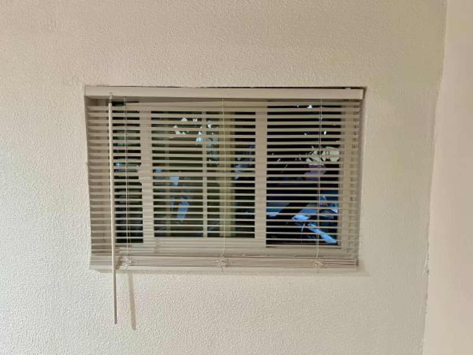 Cuarto y Baño - Separado de Casa Principal - 5 Minutos del Centro RWC 3