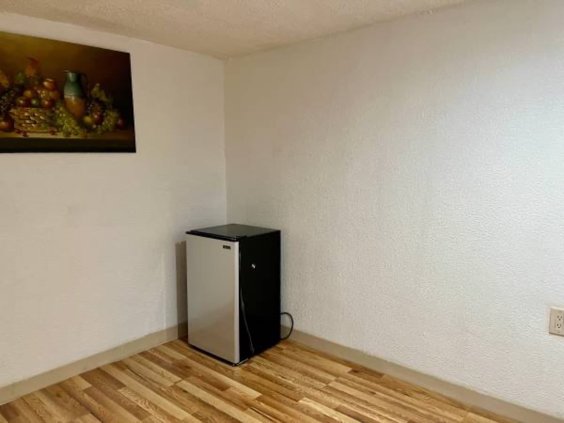 Cuarto y Baño - Separado de Casa Principal - 5 Minutos del Centro RWC 1