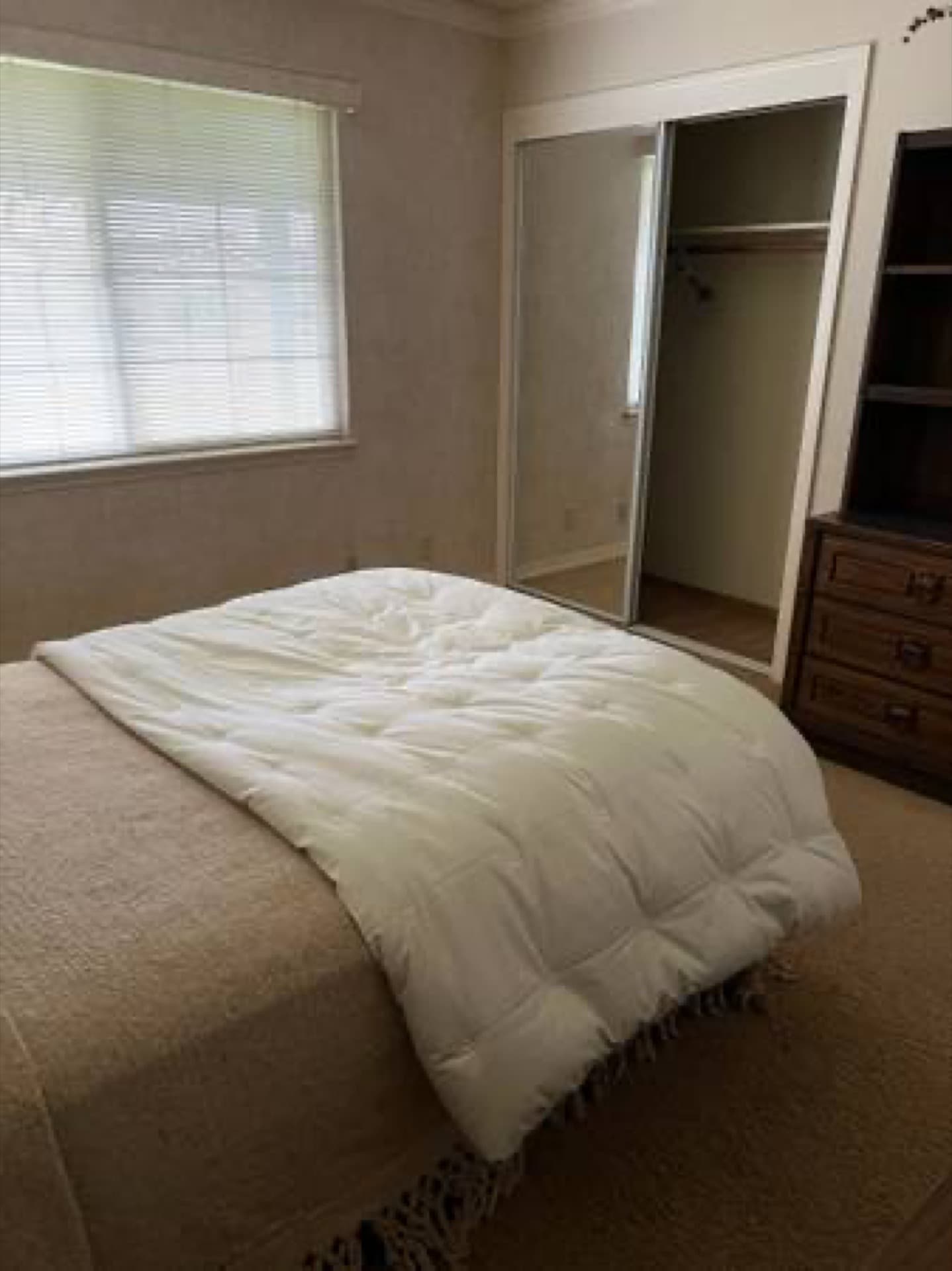 Room for rent   - 3/2 house 1