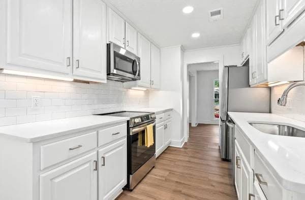 Fully Renovated Modern 3BR/2BA Home on Quiet Cul-de-Sac, Available for 3